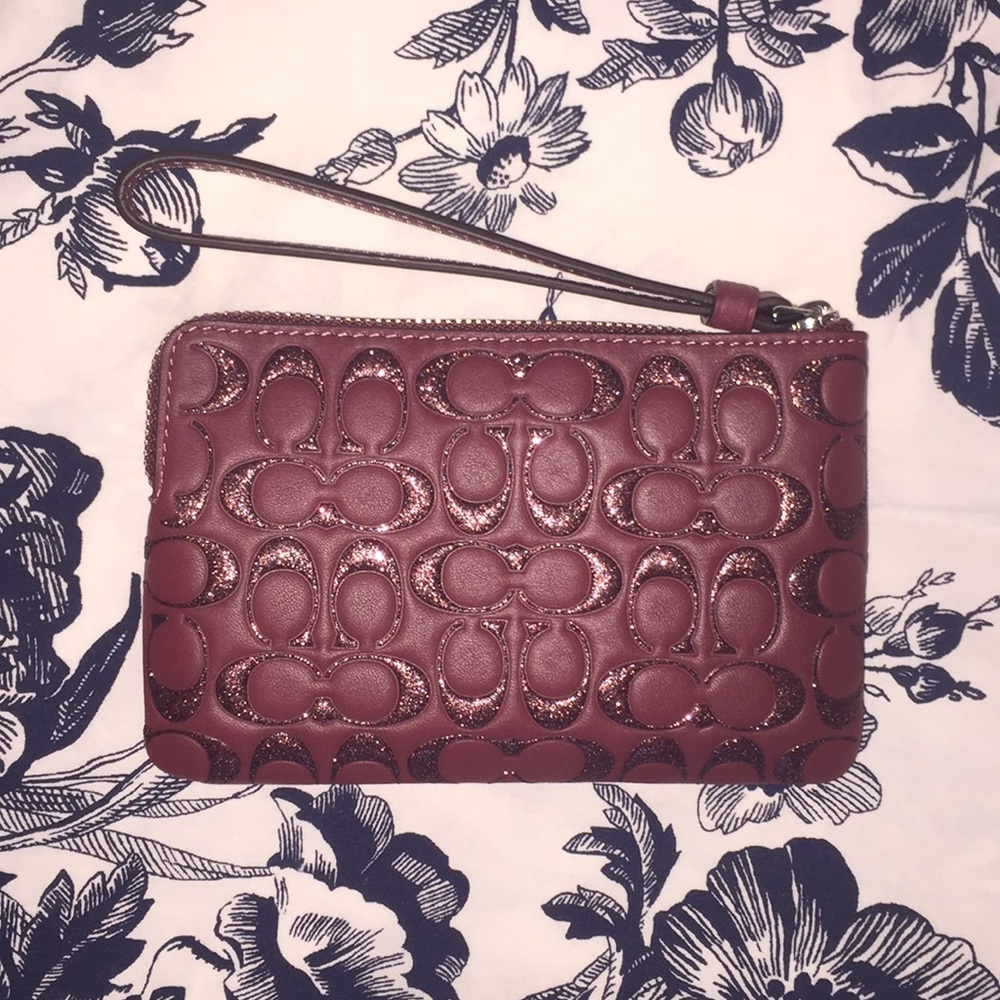 ⛔️SOLD⛔️Coach Glitter Wristlet - Picture 2 of 5